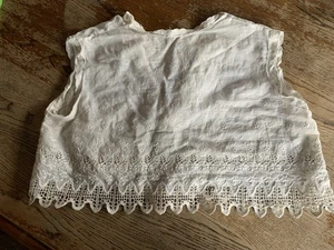 Blusa sin mangas de encaje con ojales de colección corta/longitud corta marfil adulto pequeña? - Imagen 1 de 7