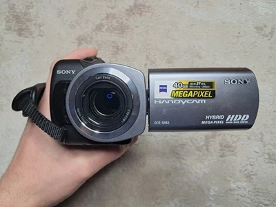 Sony DCR-SR65 Silver 25X Optical Zoom 40GB HDD Handycam Camcorder Full Set + Bag - Image 1 of 4