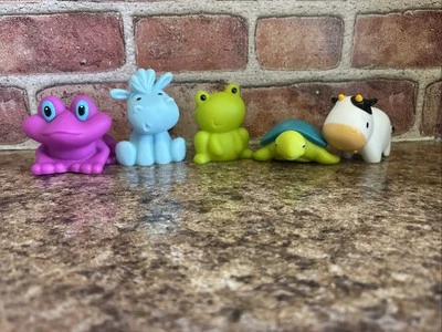 (5) Juguetes de bañera Sassy Frog, Infantino Frog & Horse, Munchkin Cow, Battat Turtle Foto 1 de 4