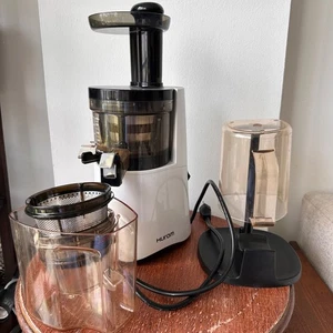 Hurom Slow Juicer Model H-AA-WBB17 Cold Press Extractor Made in Korea (2021) - Picture 1 of 7