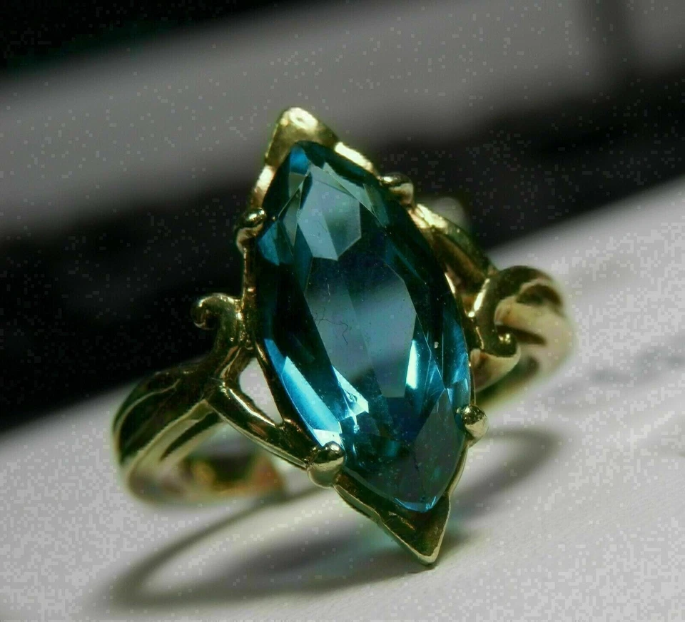 Anillo de compromiso único de topacio azul Londres corte marquesa de 2 quilates acabado oro amarillo de 14 quilates Foto 1 de 4