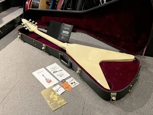 Gibson Custom Shop 1967 Flying V Maestro Vos Vintage White - Picture 1 of 10