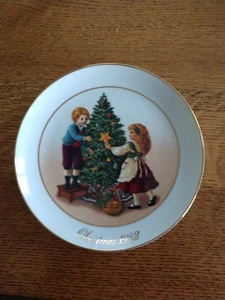 1982 Christmas Memories - Keeping the Christmas Tradition - Avon Teller - Bild 1 von 5