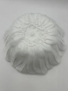 Cuenco decorativo floral blanco de vidrio de leche Indiana vintage de 7" por 3" de alto - Imagen 1 de 7