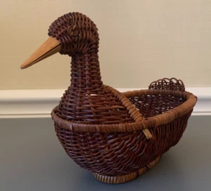 Cesta/plantadora de pato tejida de mimbre marrón dos tonos vintage 9,5" x 5,5" x 7" - Imagen 1 de 7