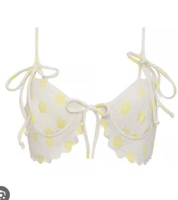 Lindo top de natación bikini For Love & Lemons Dana festoneado con tiras S Foto 1 de 4