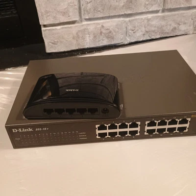 D-link DSS-16 & DES-1005E Ethernet Switches - Image 1 of 4