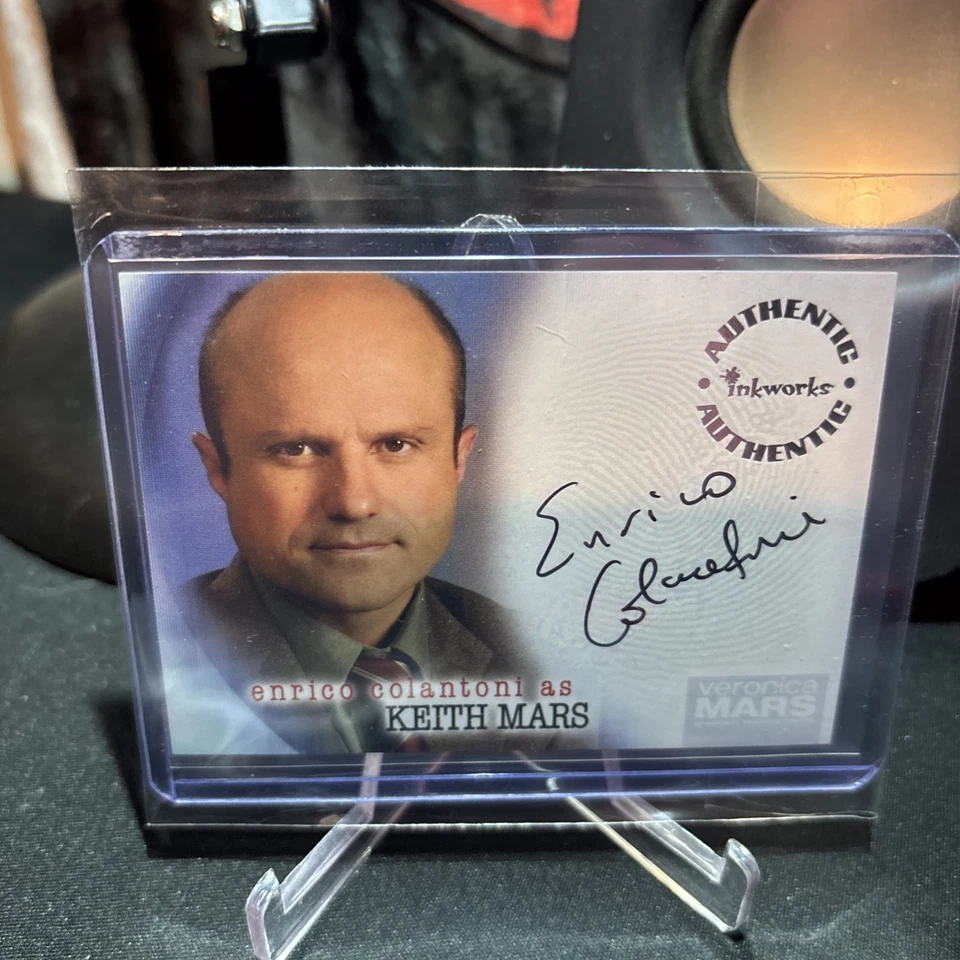 Veronica Mars A13 Enrico Colantoni as Keith Mars Season 2 Auto Card Inkworks - Image 1 of 1