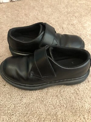 Zapatos Escolares Dr. Martens Kamron J Talla EE. UU. 1 Junior Cuero Negro Uniforme Foto 1 de 4