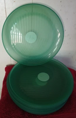 12 pcs Mainstays - Green Round Plastic Swirl Pattern Plate, 10.5 inch - Image 1 of 4