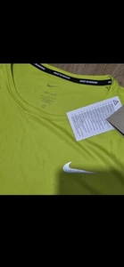 Nike Herren Dri-FIT UV Miler Kurzarm DV9315-308 Limettengrün GR. XL - NEU - Bild 1 von 4