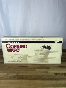 Corning Ware 1985 SCATOLA SIGILLATA 5 pezzi MENU-ETTE set in fiordaliso blu P-101-COT - Foto 1 di 10