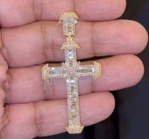 CIONDOLO CROCE ORO GIALLO 10 KT 2,50 CARATI 2,25 POLLICI DIAMANTI NATURALI - Foto 1 di 1