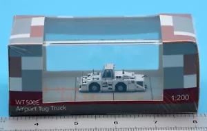 JC Wings GSE 1:200 GSE2WT500E03 JAL WT0500E oc Airport Tug Truck Diecast Model - Picture 1 of 6