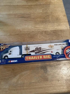 Экшн-прицеп в масштабе 1:64 NASCAR The Muppet Show Miss Piggy UPS транспорт - Изображение 1 из 3