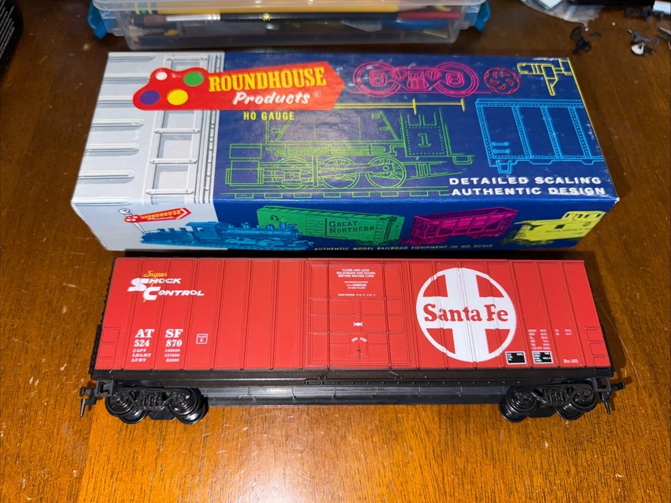 Roundhouse HO Scale Santa Fe 50’ FMC Hi-Cube Rib Side Boxcar ATSF #524870  LN - Image 1 of 4