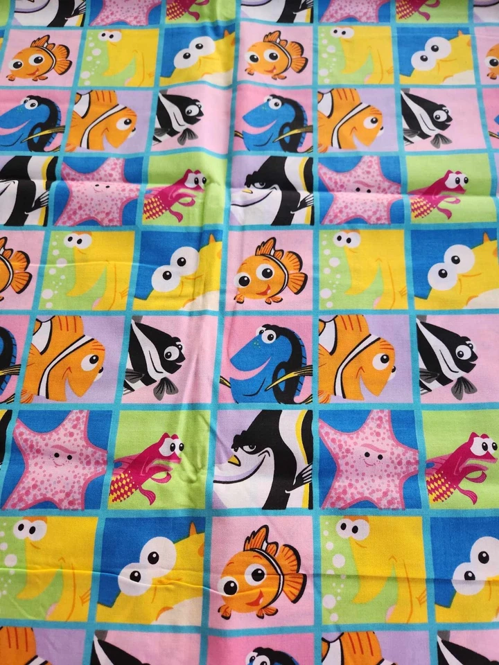 Tela de peces Disney Pixar FINDING NEMO ~ RARA ~ OOP 2 piezas cada una 34" X 44" Foto 1 de 1