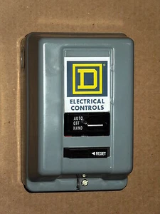 SQUARE-D #8536 TYPE AG-2 AC MAGNETIC STARTER in NEMA 1 ENCL w/HAND-OFF-AUTO SW - Picture 1 of 1