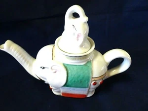 TETERA DE 2 TAZAS DE CERÁMICA EN FORMA DE ELEFANTE PIER ONE CON TAPA DE ELEFANTE BEBÉ - Imagen 1 de 7