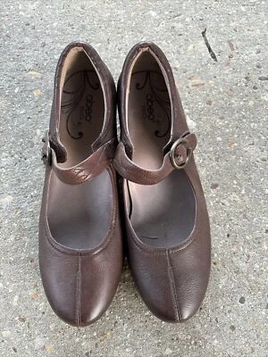 Abeo Nadine Brown Leather Mary Jane Pump Heel Womens Shoe SIZE 9 N - Image 1 of 4