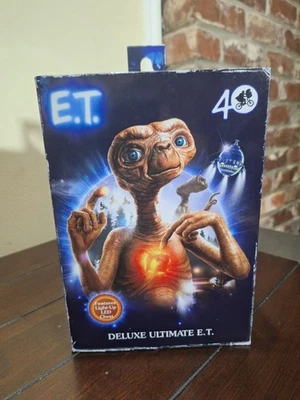 NECA 40 ANIVERSARIO E.T. THE EXTRATERRESTRIAL DELUXE ULTIMATE E.T. FIGURA Foto 1 de 4