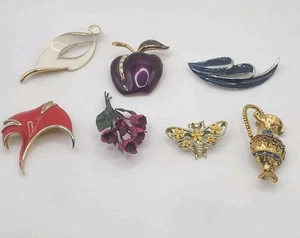 Vintage Broschen Emaille Blume Vogel Obst Schmetterling Urne verschiedene Stile Posten - Bild 1 von 13