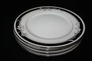 NITTO KABUKI T 75 JAPAN -Calla Lily- Set of 4 Salad/Dessert Plates - Picture 1 of 10