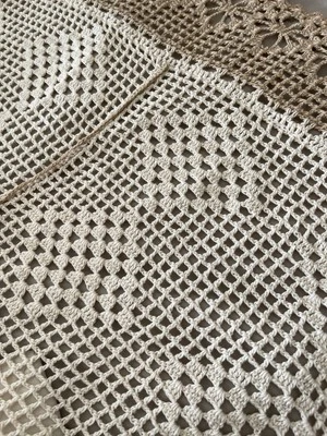 Hermoso sofá cama cobertor vintage tejido a mano completo 80x72 beige y blanco roto  Foto 1 de 4