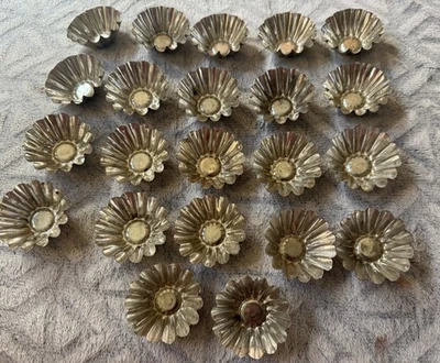 Set 22 Vintage Blech Torten/Bonbonmaulwürfe Made In Sweden - Bild 1 von 4