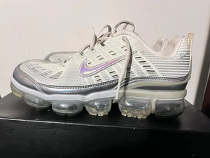 Nike Air Vapormax 360 Fossil 2020 para mujer plateado blanco usado talla 11 LN raro DS - Imagen 1 de 12