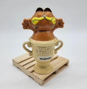 Garfield Figurine World's Greatest Secretary Trophy Ceramic  United Feature 1981 - Picture 1 of 7