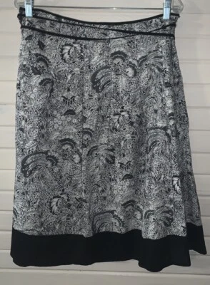 Falda Lapislázuli Talla GRANDE Línea A Negra Blanca Floral Lateral Cremallera Forrada 100% Algodón Usada en Excelente Condición Foto 1 de 4