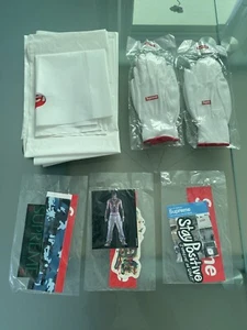Supreme Sticker, Gloves & Bags Sammlung. SS20 Tupac, FW20 snow camp Box - Bild 1 von 11
