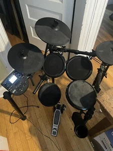 Alesis Nitro Mesh Electronic Drum Kit - Model DM7X No Kick Drum See Photos Read - Picture 1 of 17