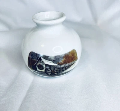 Giftco, Inc Holiday -A-Glow lámpara de aceite molino de invierno con escena de rueda de agua Foto 1 de 4