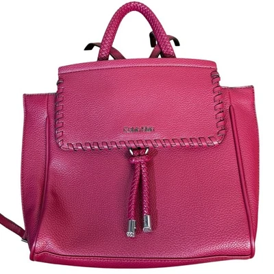 Mochila bandolera Calvin Klein bayas magenta imitación cuero Foto 1 de 4