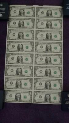 1981 Federal Reserve Note Sheet of 16 ONE DOLLAR BILLS UNCUT and CRISPY. - Image 1 of 4