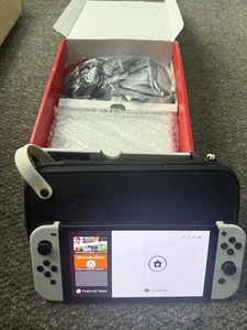 Nintendo Switch Console Portatile Modello OLED | 64GB | Bianca | Include Custodia - Foto 1 di 7