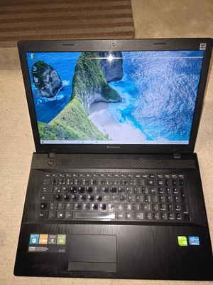 Lenovo G700, 8 GB DDR3, 500 GB Hybrid-HDD, i5 3230M, GeForce GT720M, Win 10 Home - Bild 1 von 4