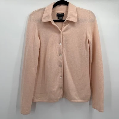 Cárdigan suéter Sutton Studio para mujer rosa medio 100 % cachemir botón delantero Foto 1 de 4