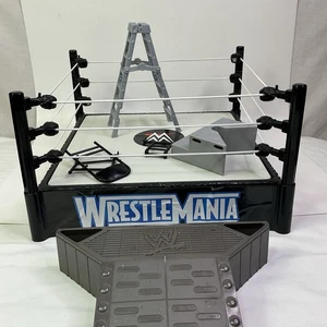 WWE 2010 Wrestle Mania Spring Loaded Wrestling Ring & Zubehör  - Bild 1 von 8