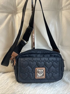 Bolso utilitario Brighton Knix corazón a corazón bandolera acolchado nailon negro organizador - Imagen 1 de 4
