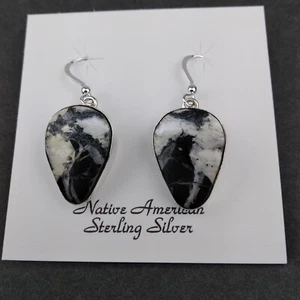 Amerikanische Ureinwohner Sterlingsilber Navajo handgefertigte weiße Büffel Haken Ohrringe - Bild 1 von 8