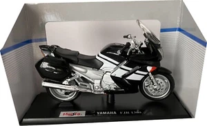 Yamaha FJR 1300 2006 in black & white, 1:18 scale motorcycle model, Maisto - Picture 1 of 5