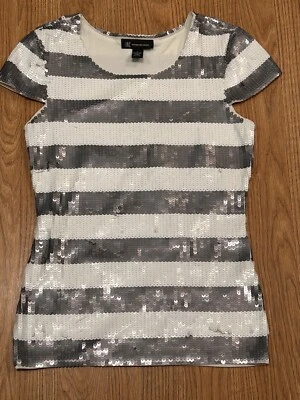 Топ женский INC International Concepts маленький серый в полоску с коротким рукавом с блестками - Изображение 1 из 4