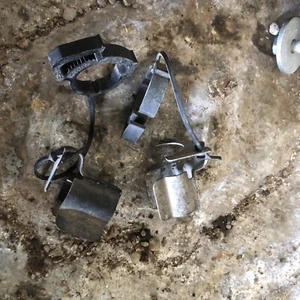 1992-11Ford Crown Victoria 4.6Fuel Line Retainer Brackets Grand Marquistown Car - Picture 1 of 3