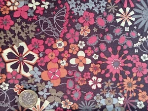 REMNANT - FLOWERS - Liberty of London Tana Lawn Cotton Approx 33 x 29 cm - Picture 1 of 2