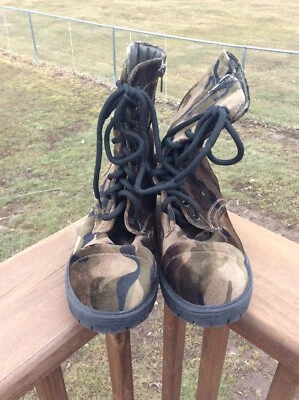 Botas Madden Girl 8.5 Terciopelo Camufladas Usadas en Excelente Condición Foto 1 de 4