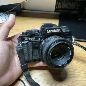 MINOLTA X-700 fotocamera reflex pellicola 35 mm con obiettivo Minolta 50 mm NERA TESTATA PULITA - Foto 1 di 14