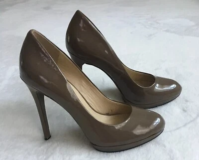 Zapatos de salón Brian Atwood charol plataforma peltre 7 EE. UU. (6,5) auténticos usados en excelente estado Foto 1 de 4